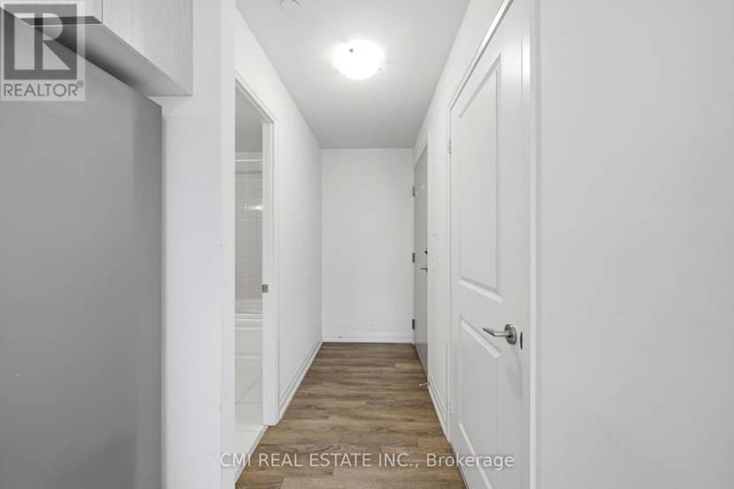 611 - 10 Meadowglen Place — photo 7 of 27