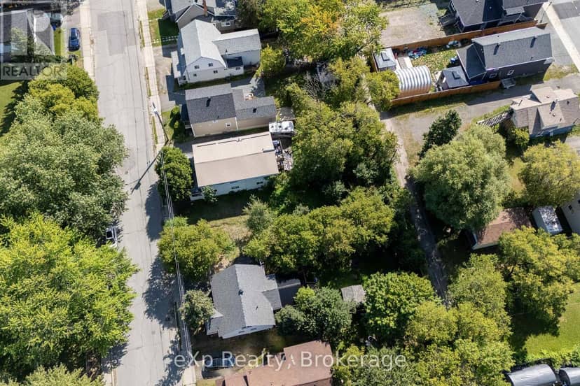 169 St George Street — photo 10 of 12