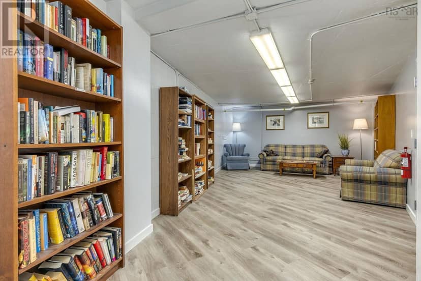 503 1074 Wellington Street — photo 17 of 22