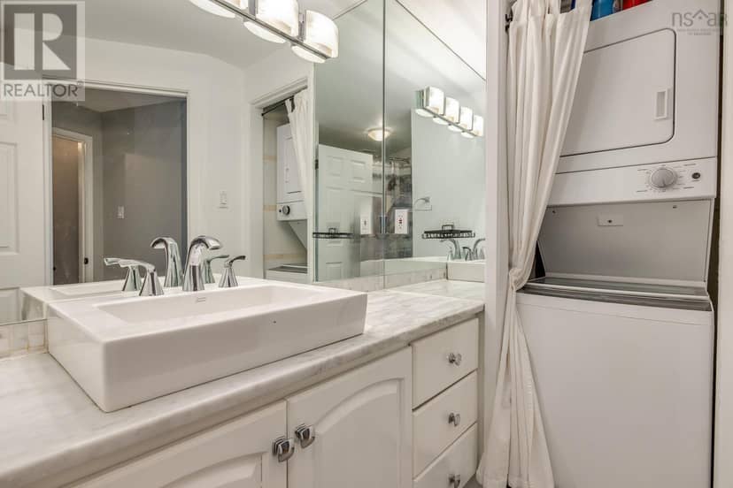 503 1074 Wellington Street — photo 13 of 22
