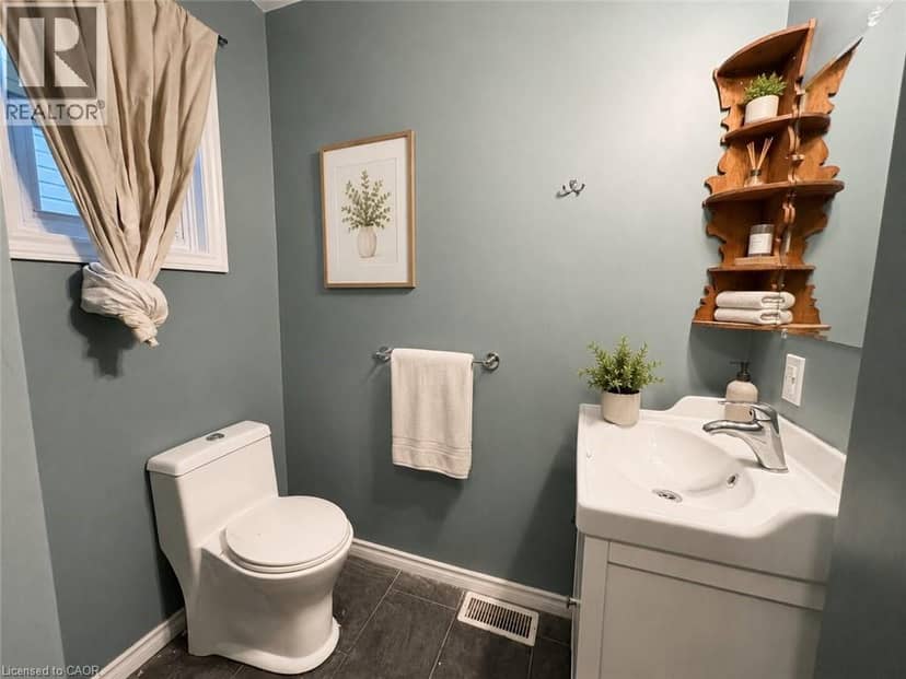518 CANNON Street E — photo 14 of 21