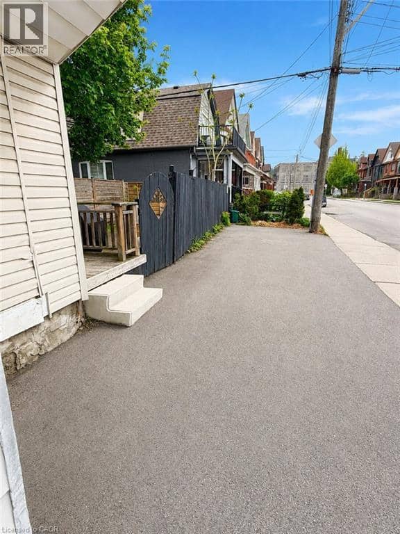 518 CANNON Street E — photo 6 of 21