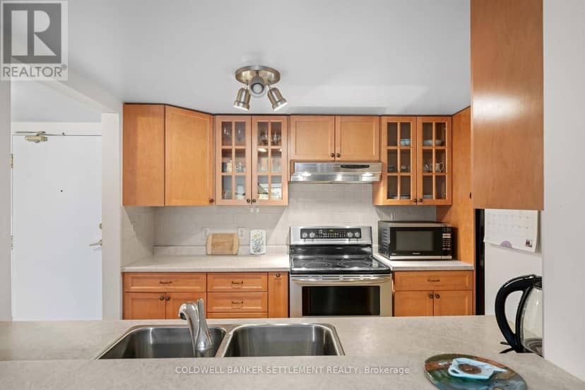 207 - 23 Rogers Road — photo 12 of 37