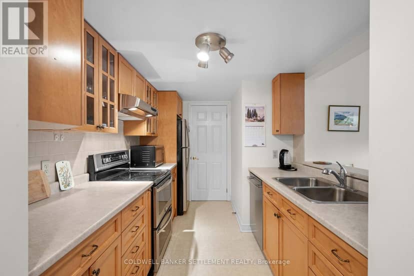 207 - 23 Rogers Road — photo 8 of 37