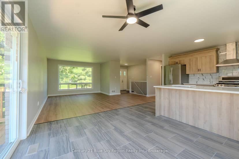 418 Laurier Street — photo 11 of 40