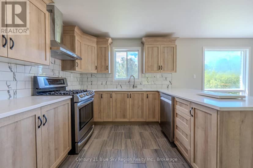 418 Laurier Street — photo 14 of 40