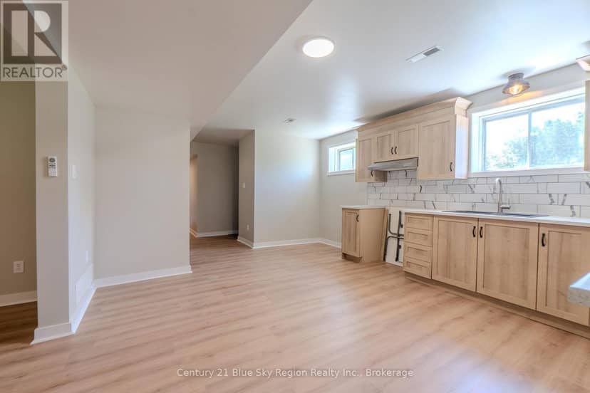 418 Laurier Street — photo 32 of 40