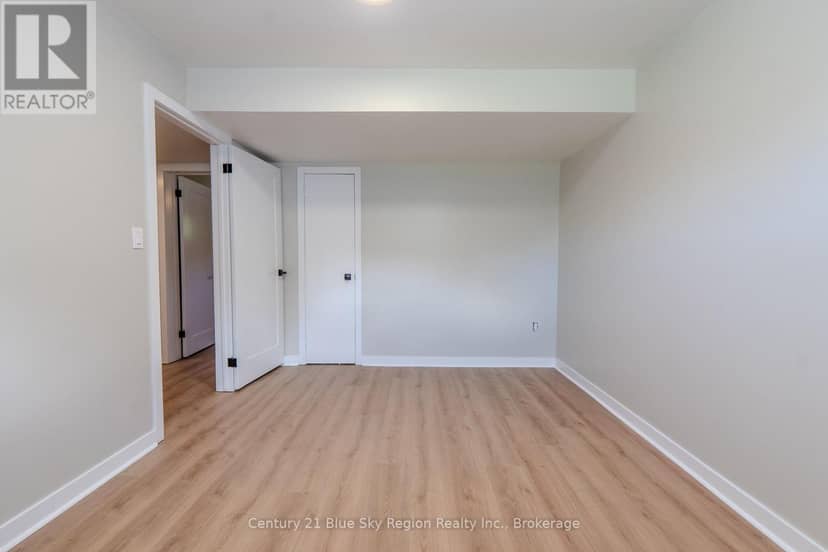 418 Laurier Street — photo 40 of 40