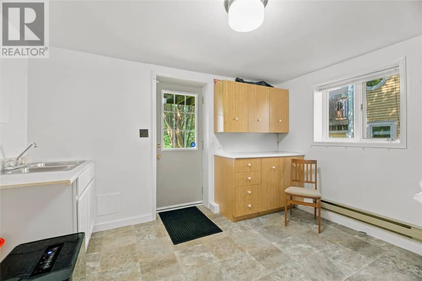42 Empire Avenue — photo 26 of 40
