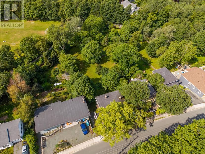 42 Empire Avenue — photo 37 of 40