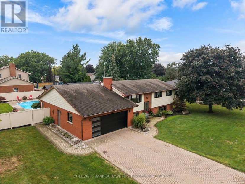 283 Churchill Drive, South Huron, photo 2