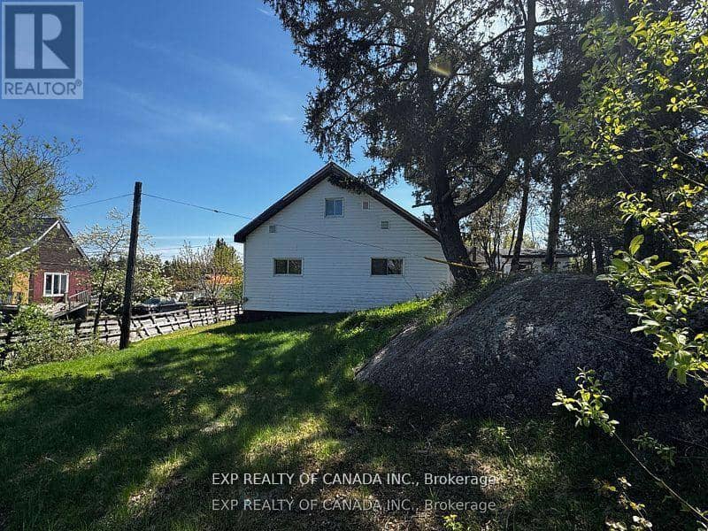 582 Government Road W — photo 3 of 7