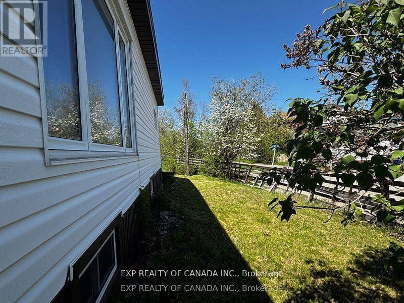 582 Government Road W — photo 4 of 7