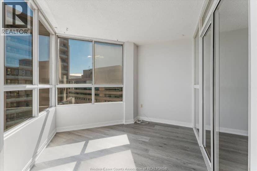 75 RIVERSIDE DRIVE Unit# 906 — photo 13 of 36