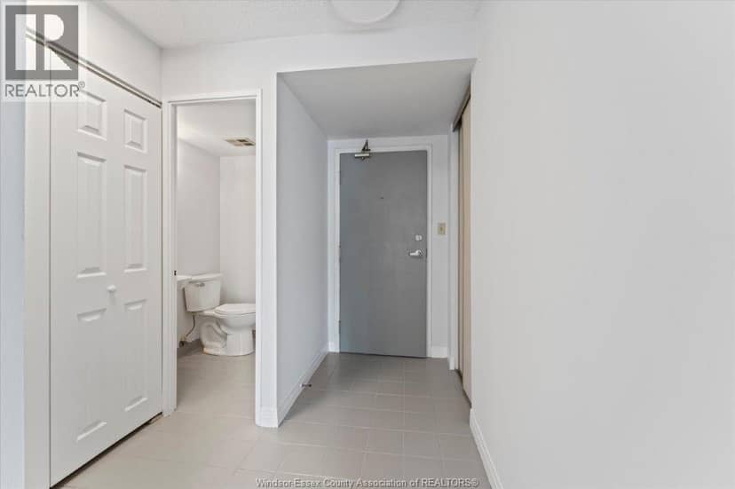 75 RIVERSIDE DRIVE Unit# 906 — photo 3 of 36