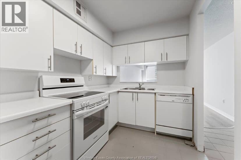 75 RIVERSIDE DRIVE Unit# 906 — photo 7 of 36