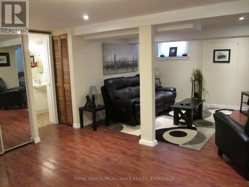 50 Campbell Crescent — photo 11 of 20