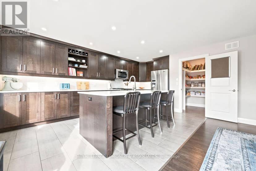 10 Noble Crescent — photo 13 of 39