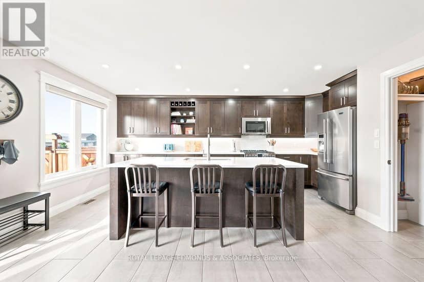 10 Noble Crescent — photo 16 of 39