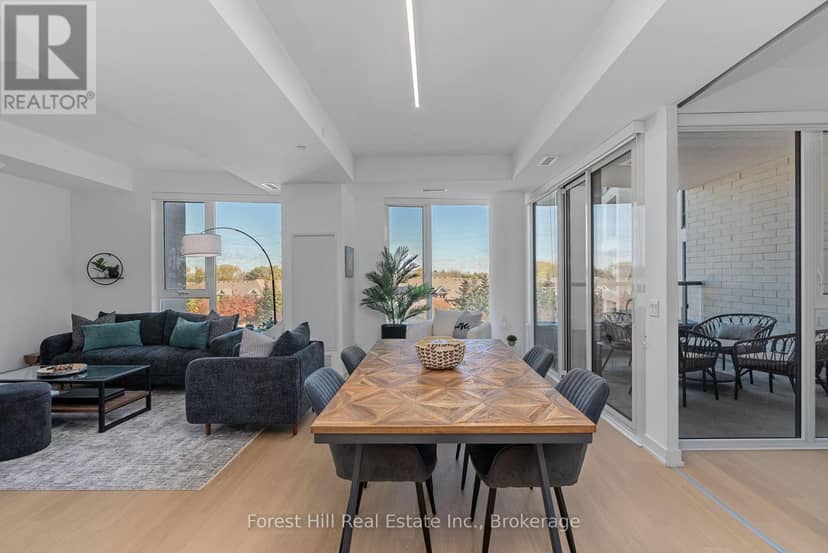 326 - 31 Huron Street — photo 2 of 25
