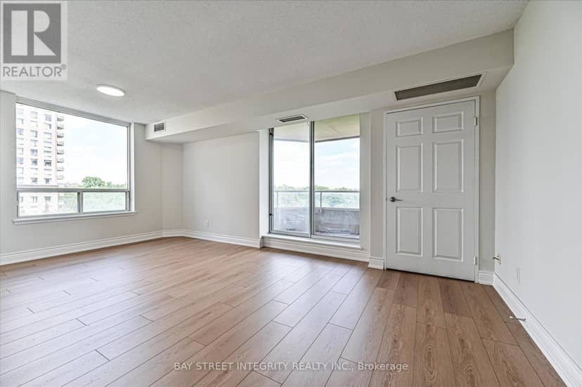 602 - 18 Hillcrest Avenue — photo 4 of 24