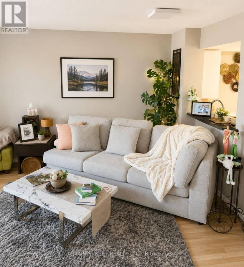314 - 326 Major Mackenzie Drive E — photo 12 of 16