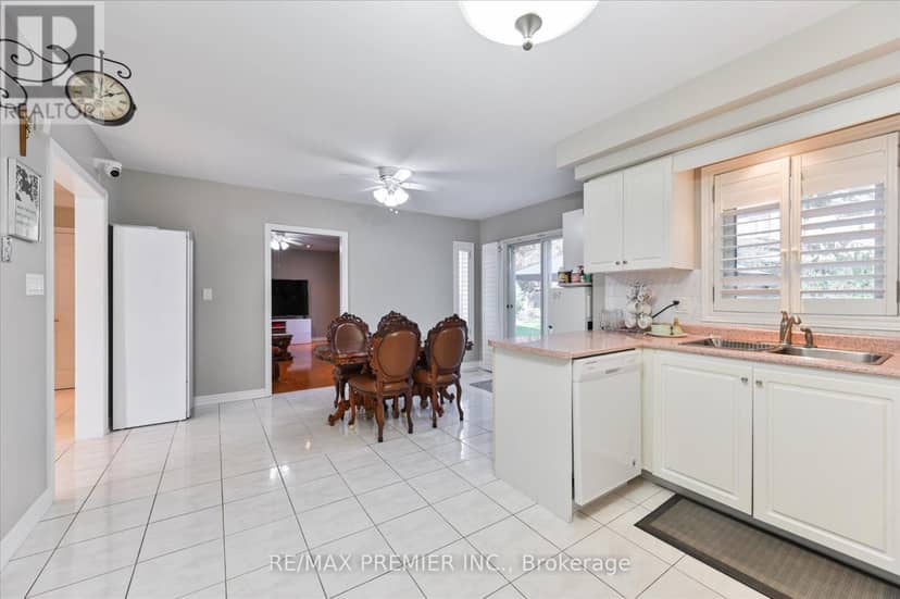 581 Wycliffe Avenue — photo 10 of 23
