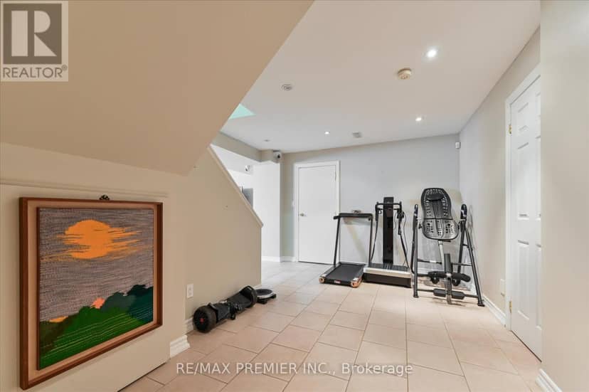 581 Wycliffe Avenue — photo 17 of 23