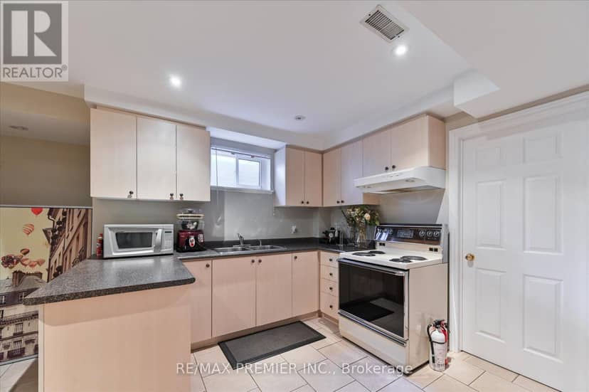 581 Wycliffe Avenue — photo 19 of 23
