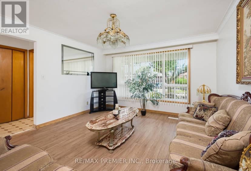 27 Whitfield Avenue, Toronto, photo 5