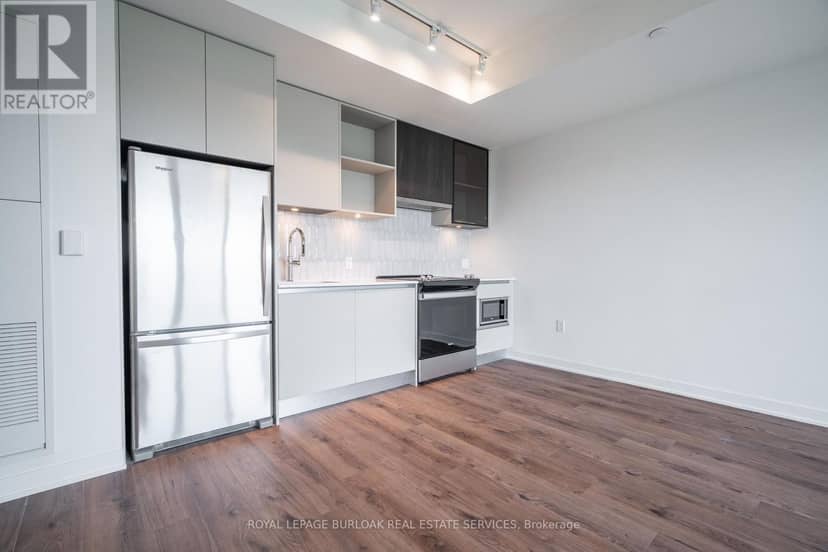 801 - 395 Dundas Street W, Oakville, photo 4