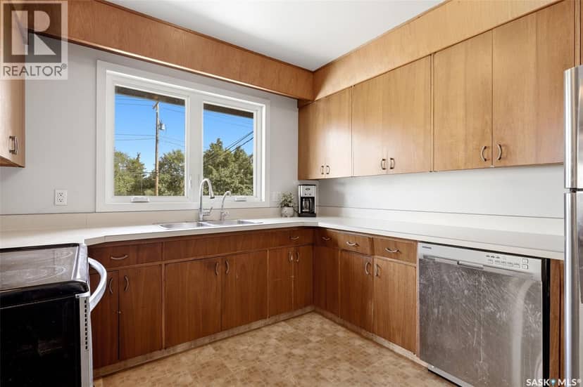 3210 Parliament AVENUE — photo 10 of 40