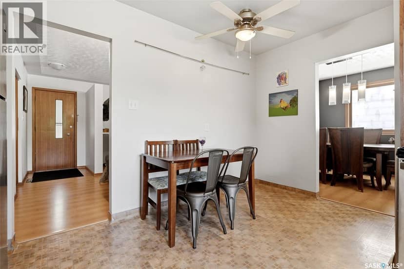 3210 Parliament AVENUE — photo 12 of 40