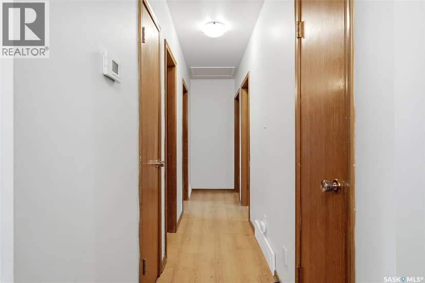 3210 Parliament AVENUE — photo 13 of 40