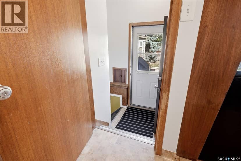 3210 Parliament AVENUE — photo 22 of 40
