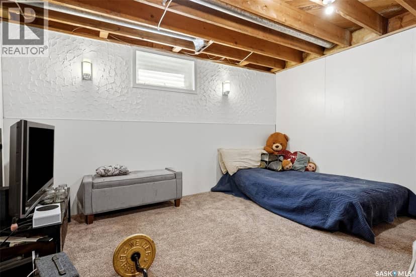 3210 Parliament AVENUE — photo 31 of 40
