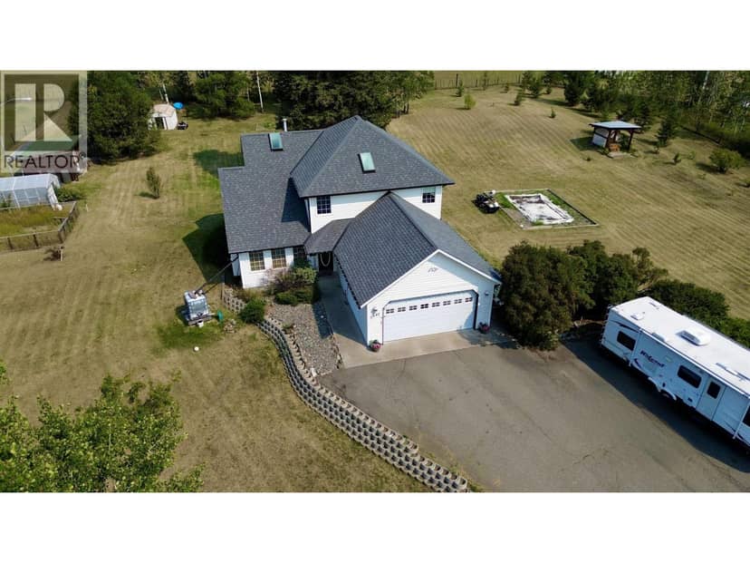 5581 LAKESIDE COURT, 103 Mile House