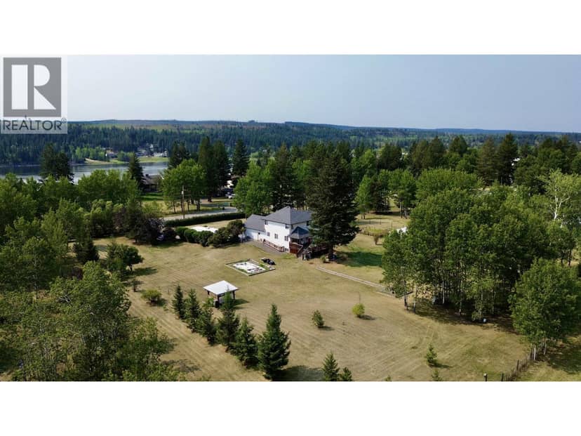 5581 LAKESIDE COURT, 103 Mile House, photo 2