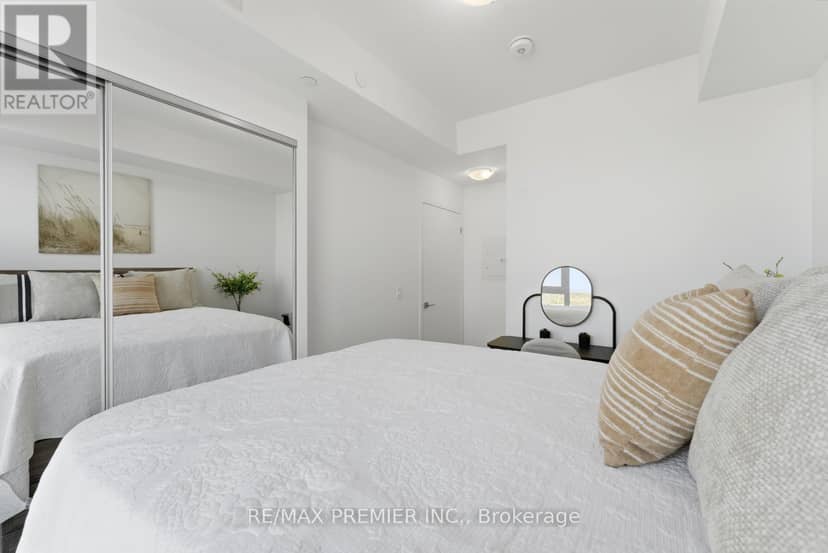1512 - 10 Abeja Street — photo 11 of 36