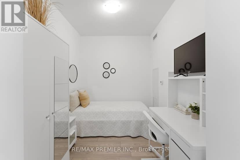 1512 - 10 Abeja Street — photo 13 of 36