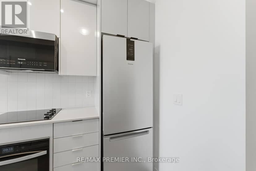 1512 - 10 Abeja Street — photo 8 of 36