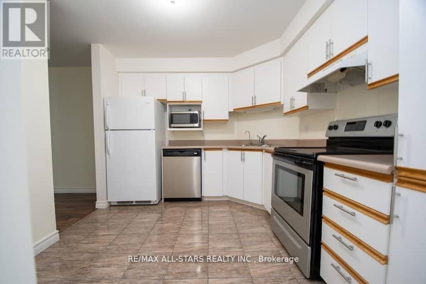 106 - 8 Huron Street — photo 17 of 37