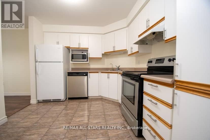 106 - 8 Huron Street — photo 18 of 37