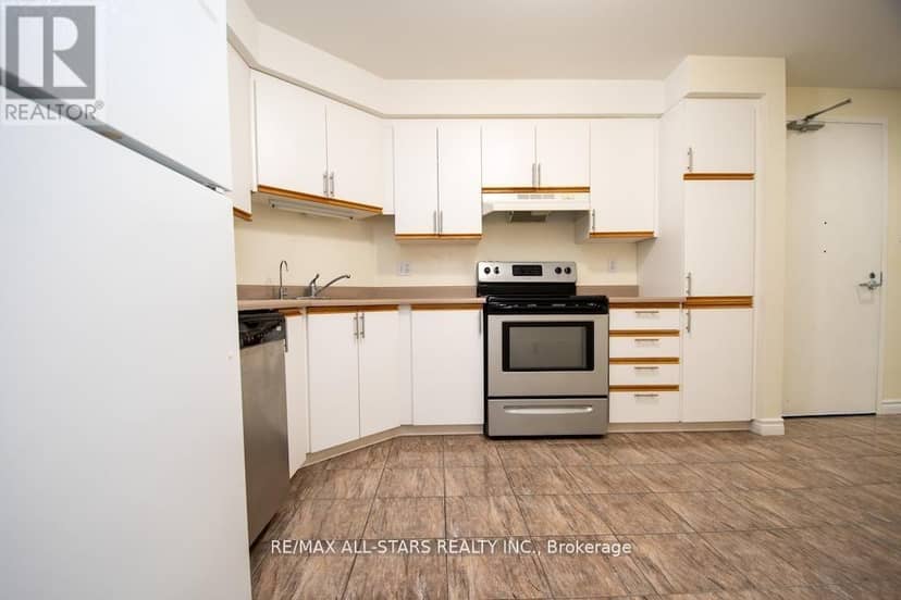 106 - 8 Huron Street — photo 20 of 37
