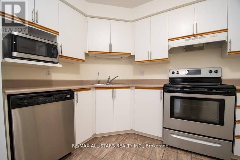 106 - 8 Huron Street — photo 21 of 37