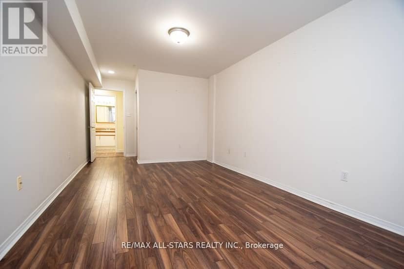 106 - 8 Huron Street — photo 26 of 37