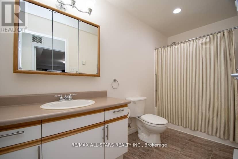 106 - 8 Huron Street — photo 29 of 37