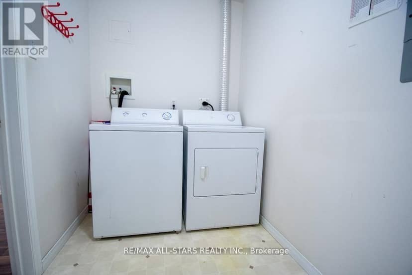 106 - 8 Huron Street — photo 30 of 37