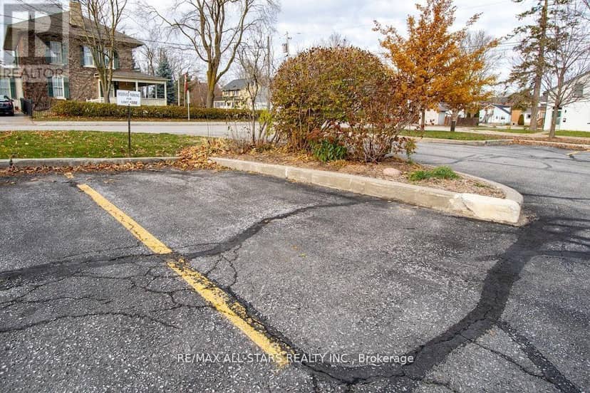 106 - 8 Huron Street — photo 36 of 37