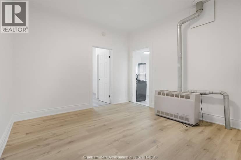 320 Lafontaine STREET — photo 13 of 40